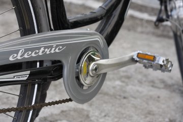 Electric bike pedal and motor